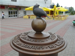 Памятник воробью