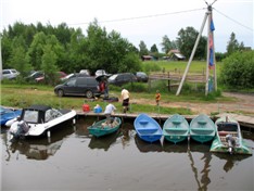 10:39: Оформили путевку (обязательный документ, который всегда должен быть с нами), разгрузили и поставили на стоянку машины, взяли лодки, грузимся...